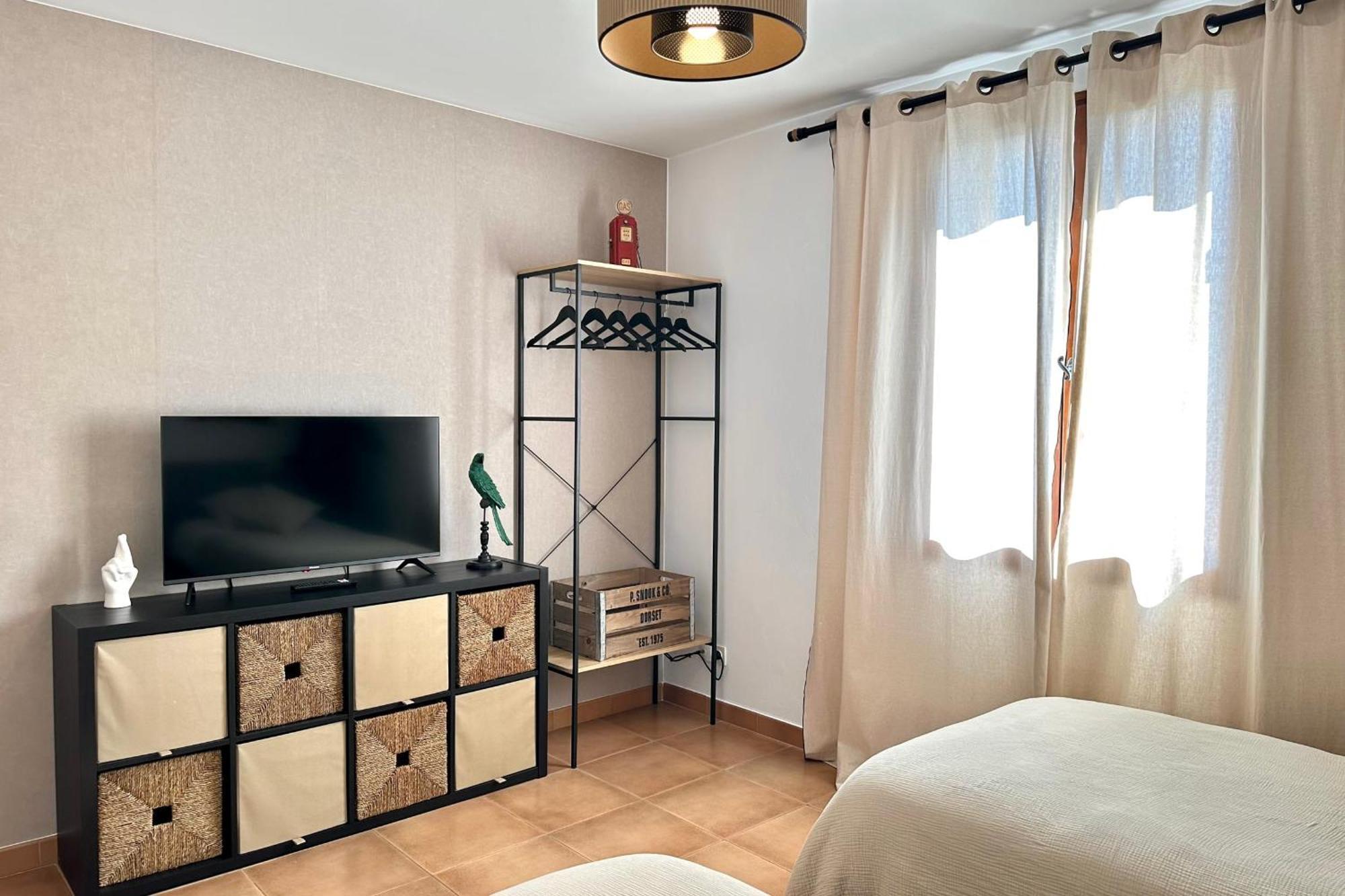 Les Lauriers Blancs Air-conditioned With Swimming Pool Holiday home *