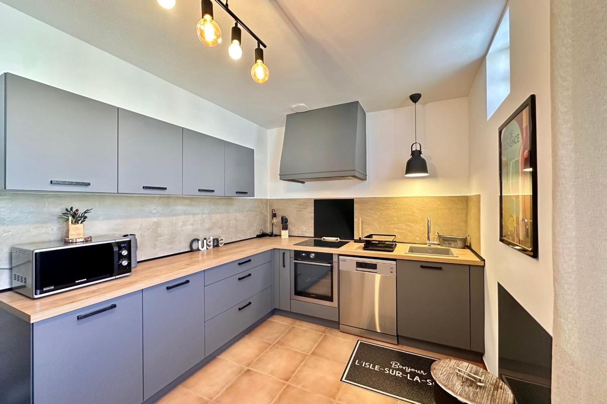 Les Lauriers Blancs Air-conditioned With Swimming Pool Holiday home *