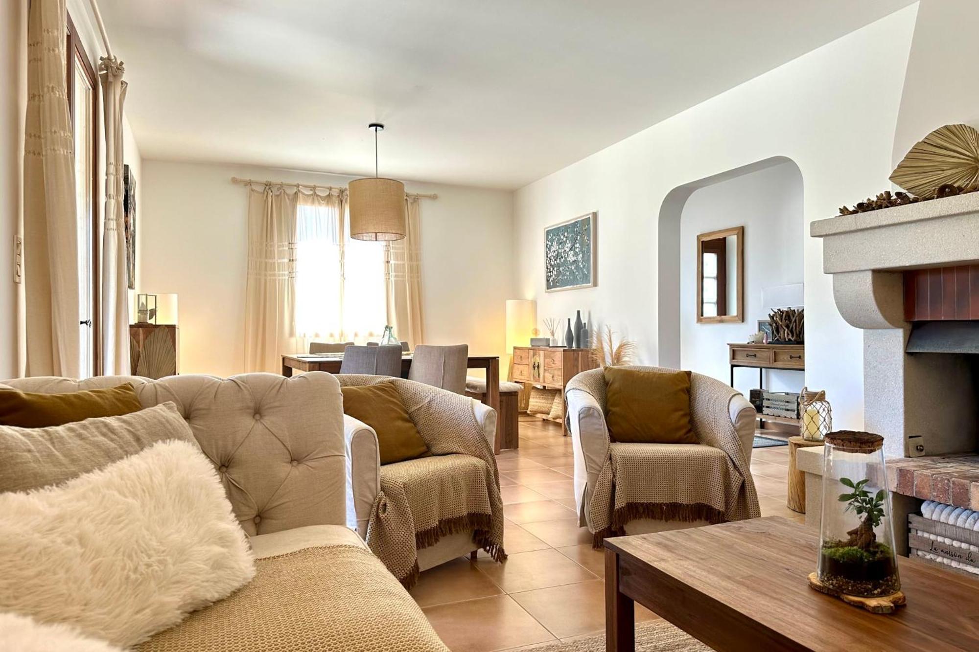 Les Lauriers Blancs Air-conditioned With Swimming Pool Holiday home